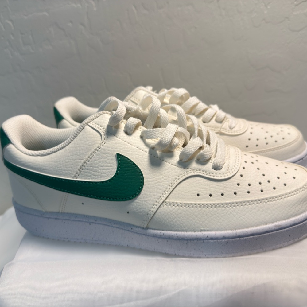 Nike Women's Court Vision Low
